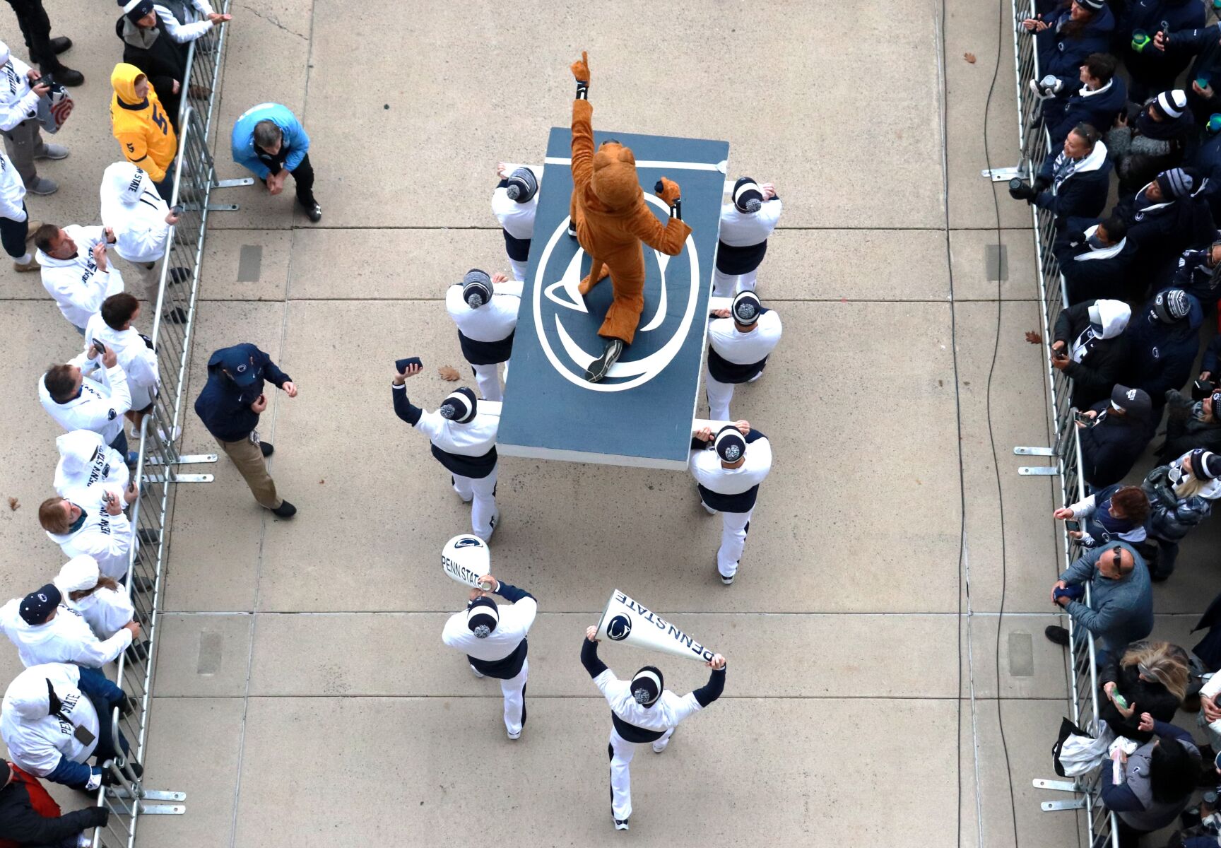 Penn State football vs. Michigan, team arrival